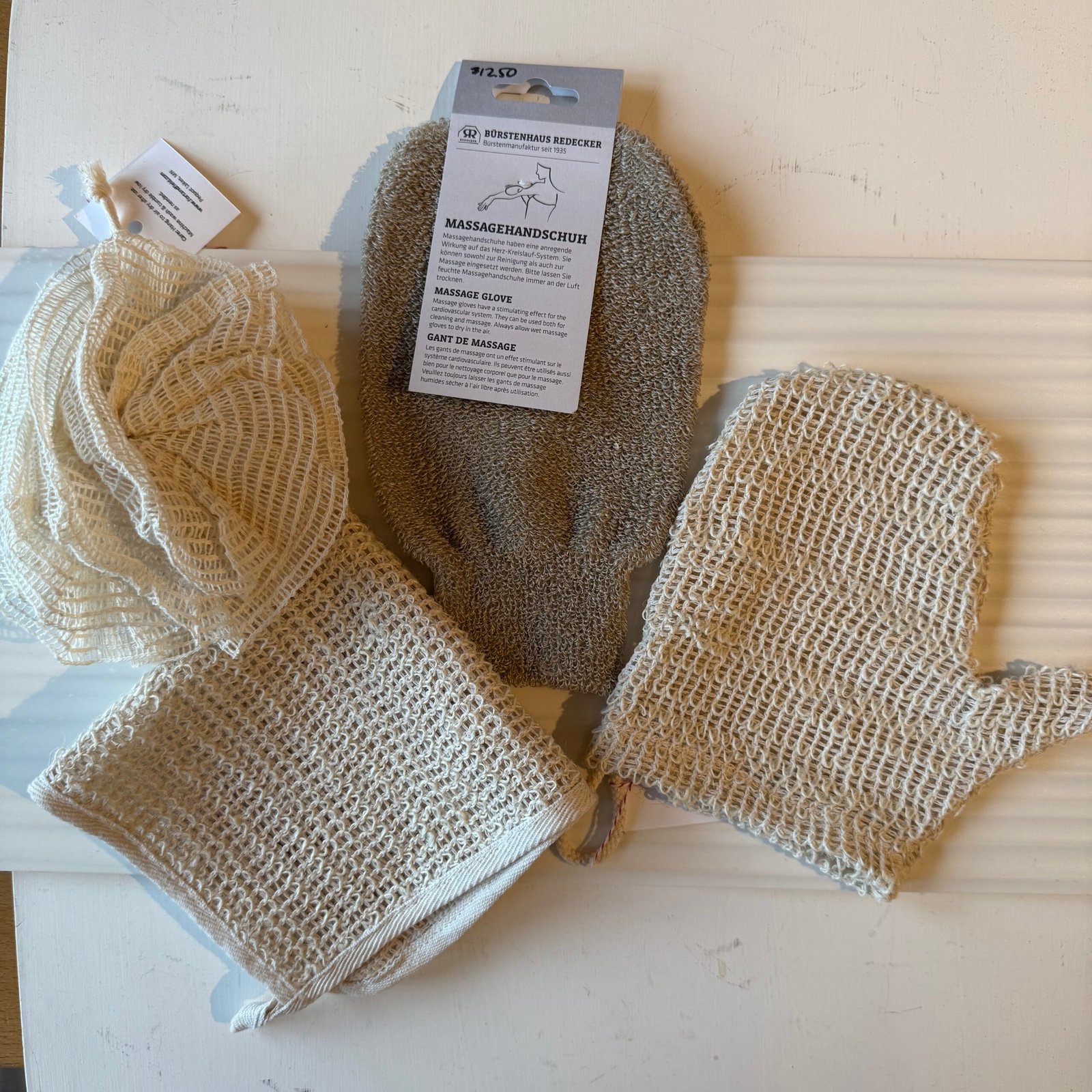 Massage Gloves and Body Scrubbers & Bath Mitt & Pouf